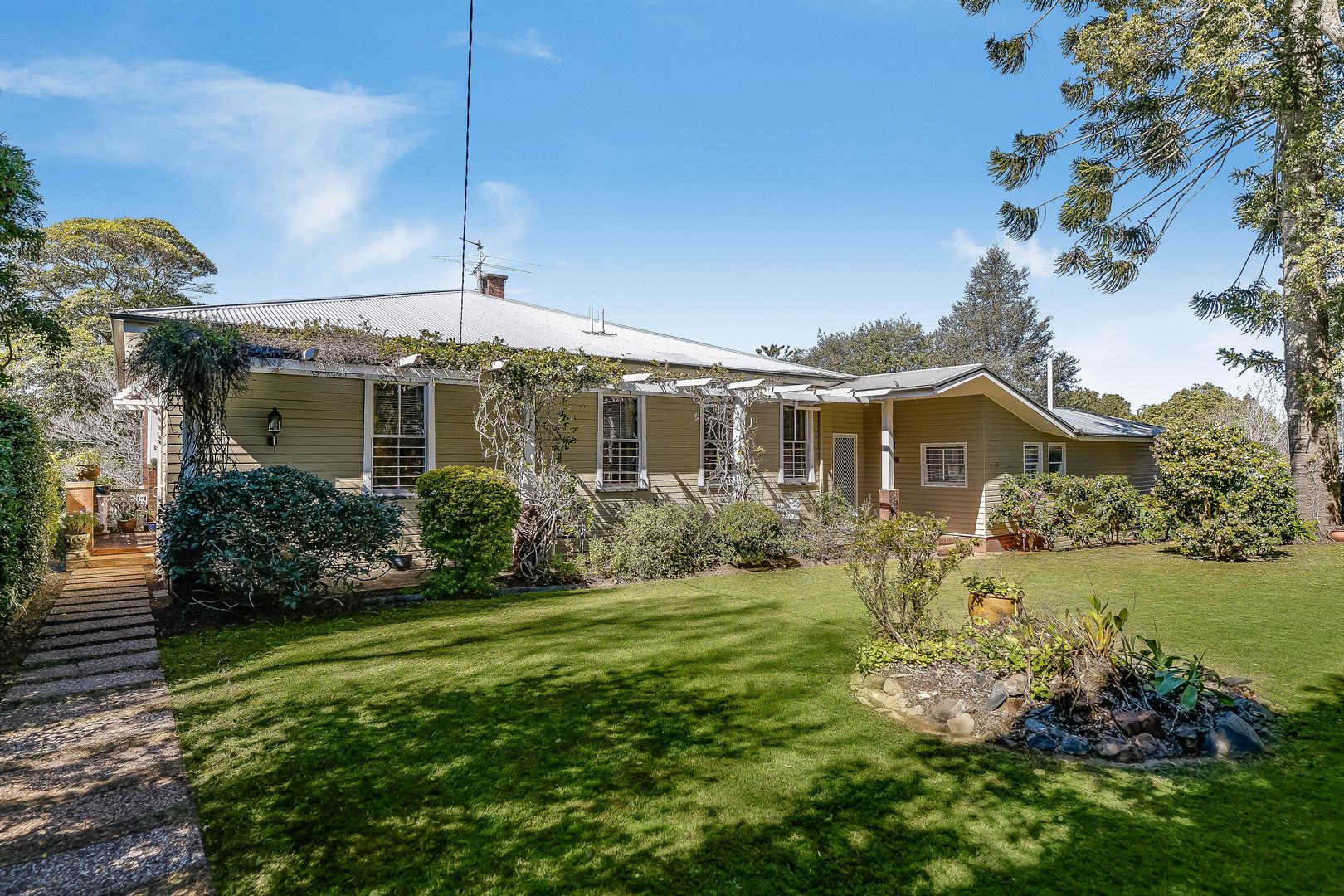 Sold 10 Dawnie Street East Toowoomba Qld 4350 On 26 Oct 2020 2016441444 Domain