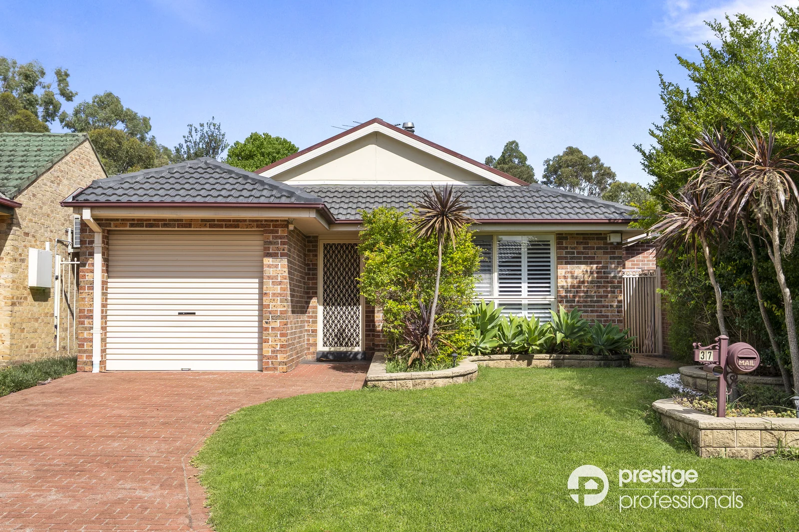 37 Tomago Court, Wattle Grove NSW 2173