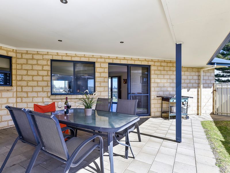 14 Chambers Street, Beachport SA 5280, Image 2