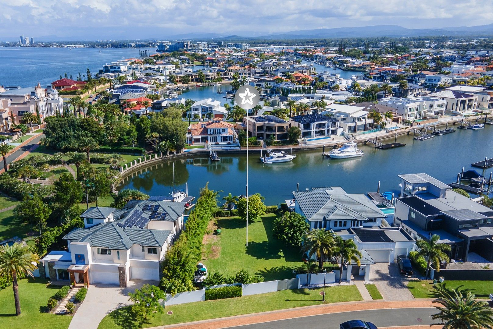 4 Regents Court, Sovereign Islands QLD 4216, Image 0