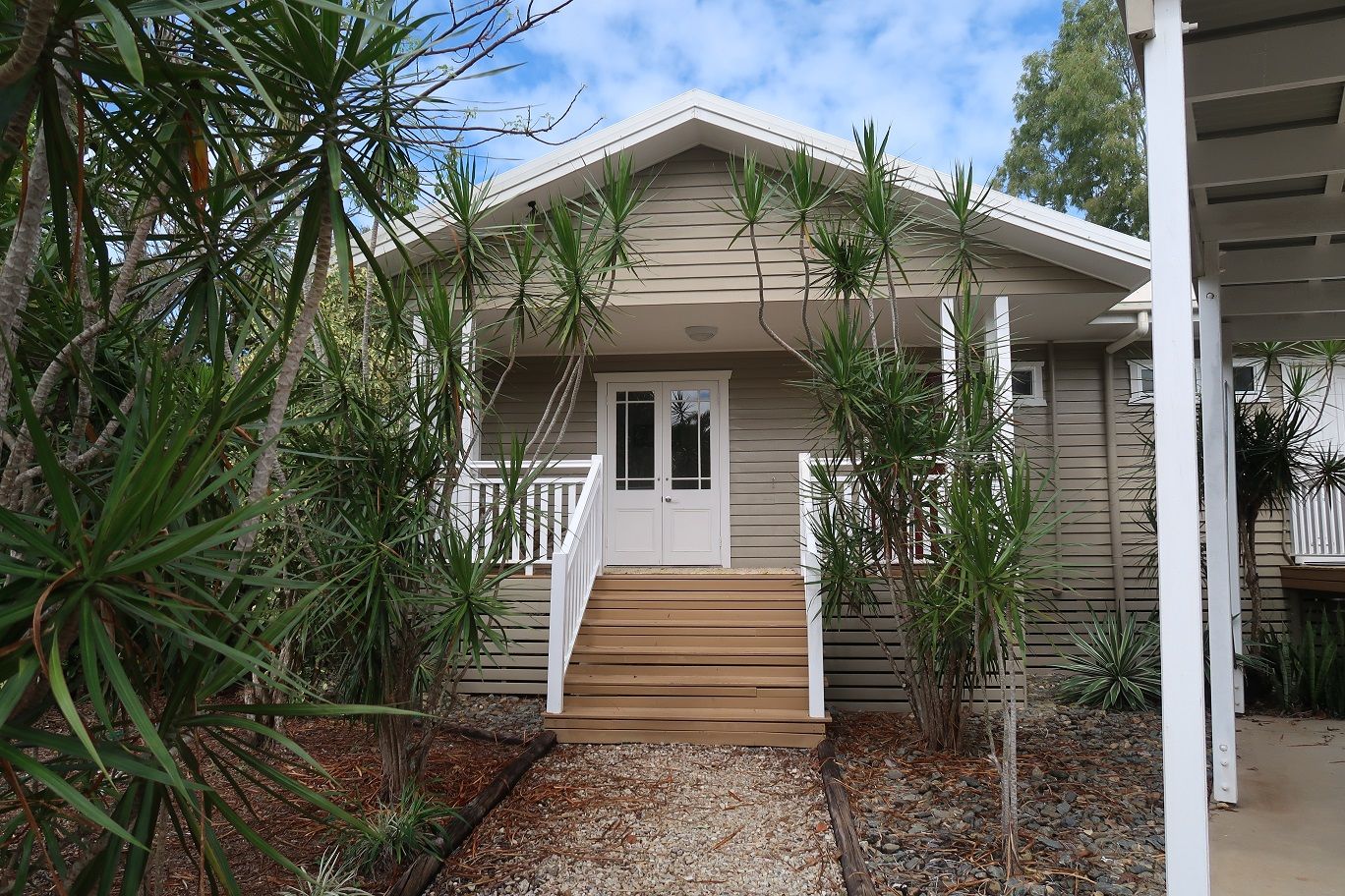 16 Southward Street, Mission Beach QLD 4852 House For Rent 550