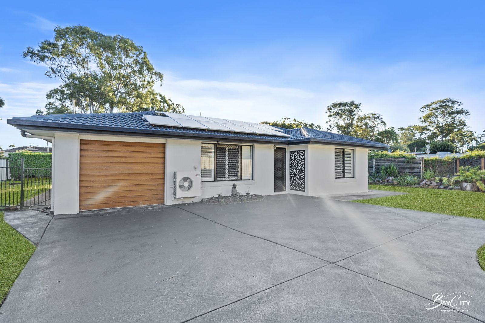 4 bedrooms House in 17 Rofail Ct THORNESIDE QLD, 4158
