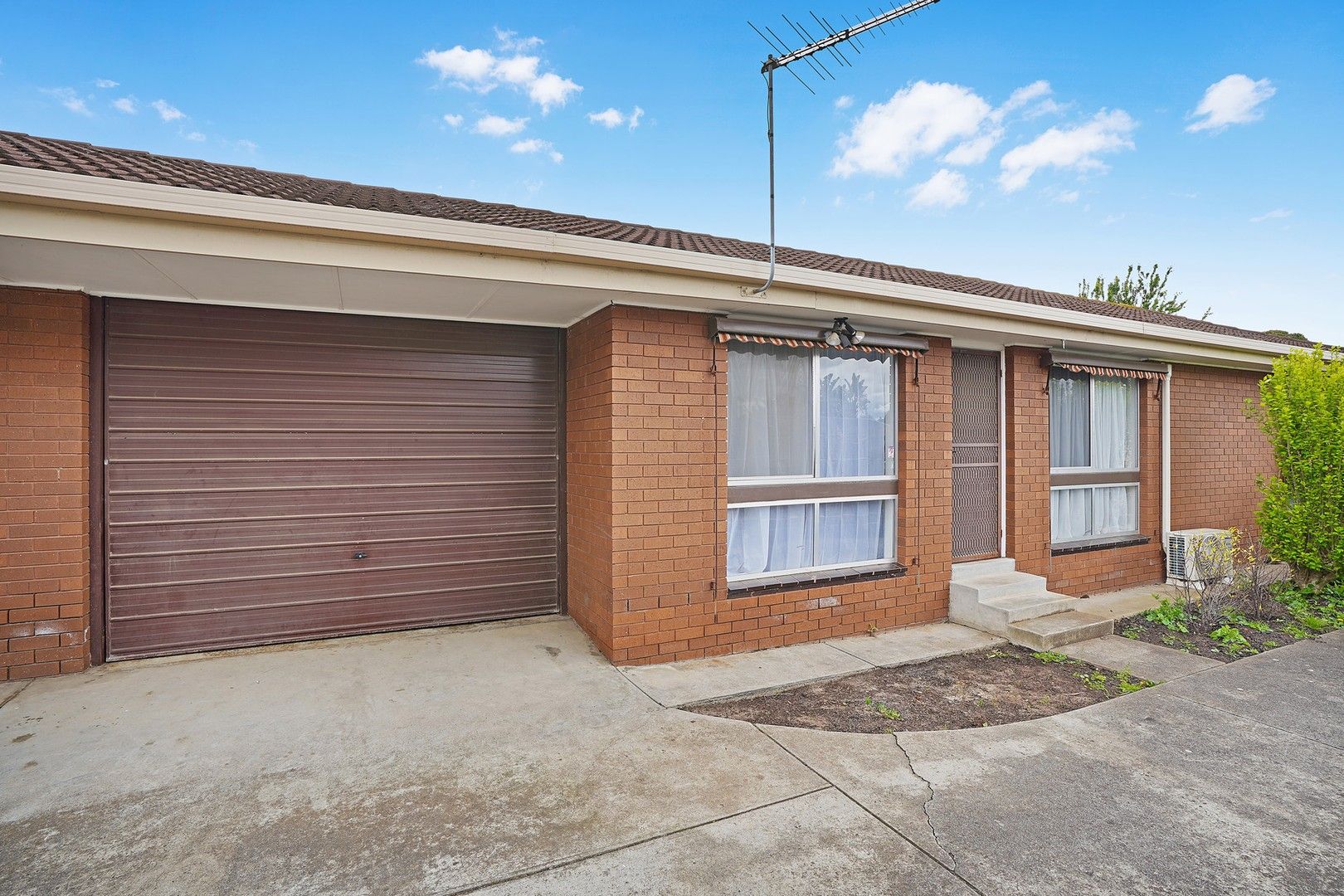 2/11 Bakewell Street, Herne Hill VIC 3218, Image 0