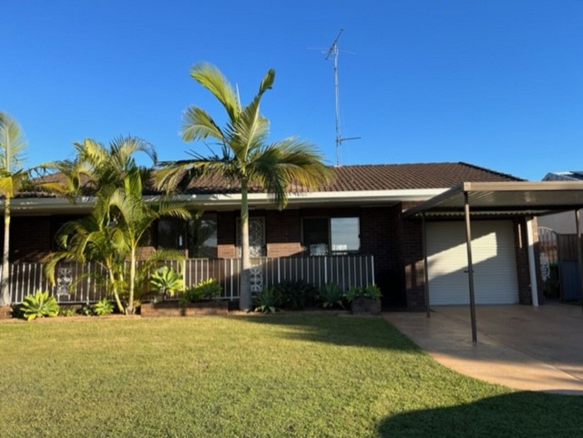 3 bedrooms House in 12 Dotterel Drive BURLEIGH HEADS QLD, 4220