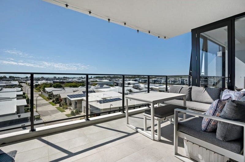 2403/1 Grant Avenue, Hope Island QLD 4212, Image 2