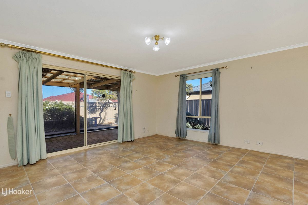 10 Christine Circuit, Craigmore SA 5114 House For Rent Domain