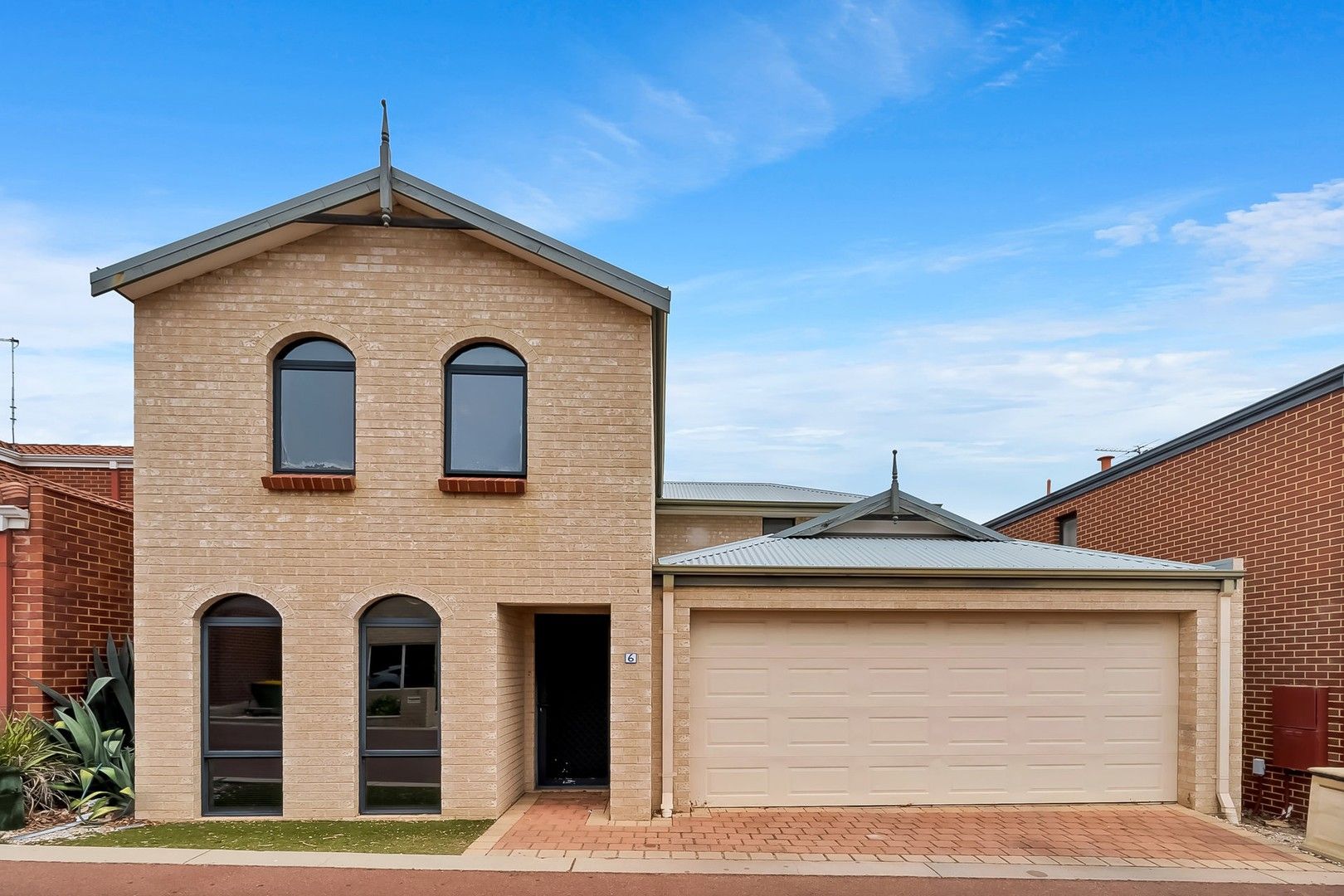 3 bedrooms House in 6 Doig Court BICTON WA, 6157