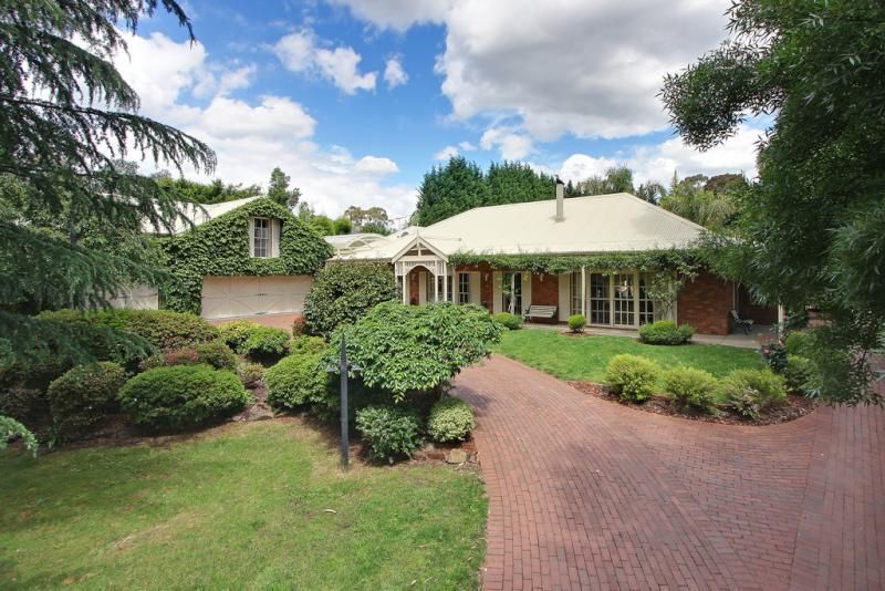 6769 Williams Road, Park Orchards Property History & Address