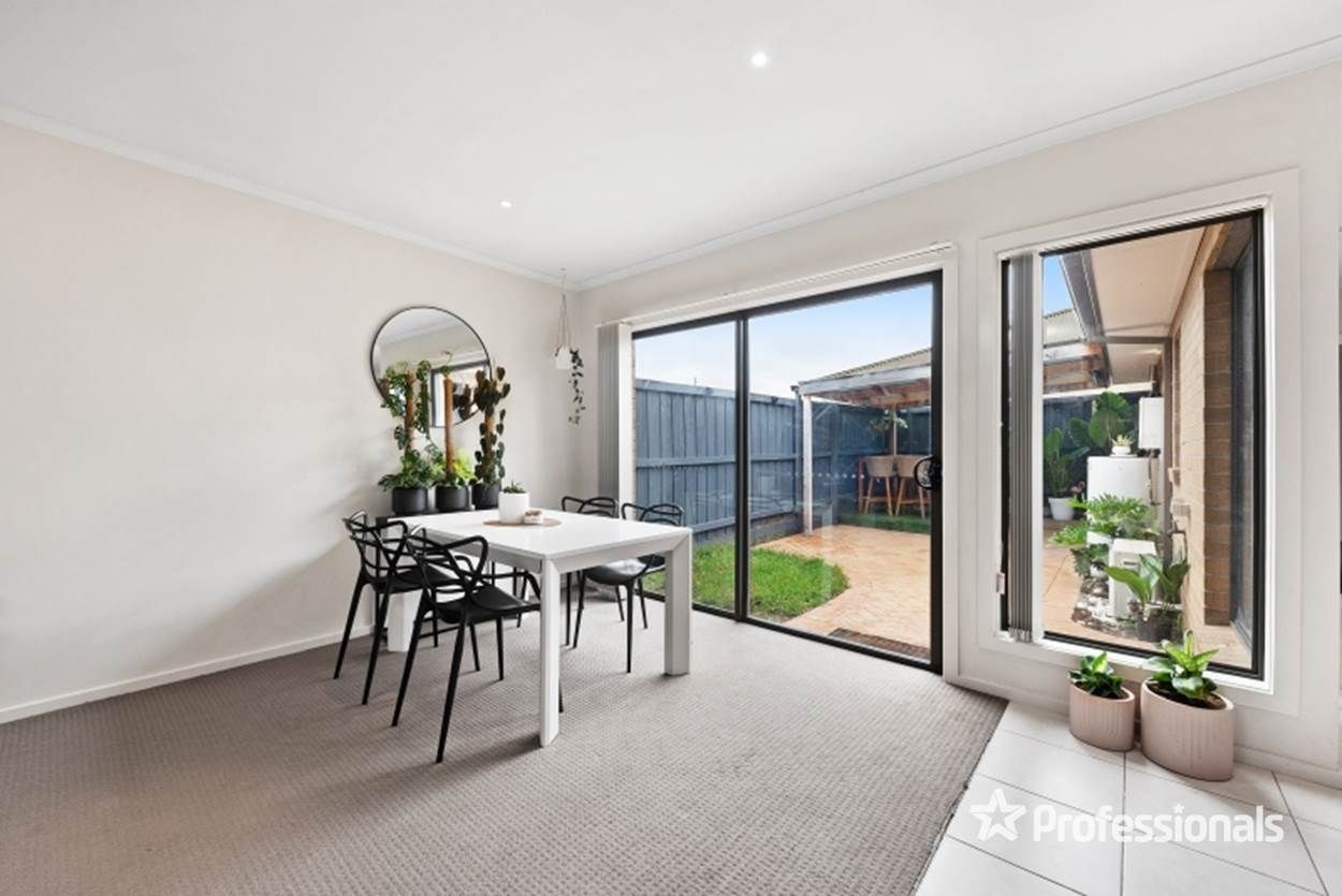 2/24 Tyler Crescent, Tarneit VIC 3029, Image 2