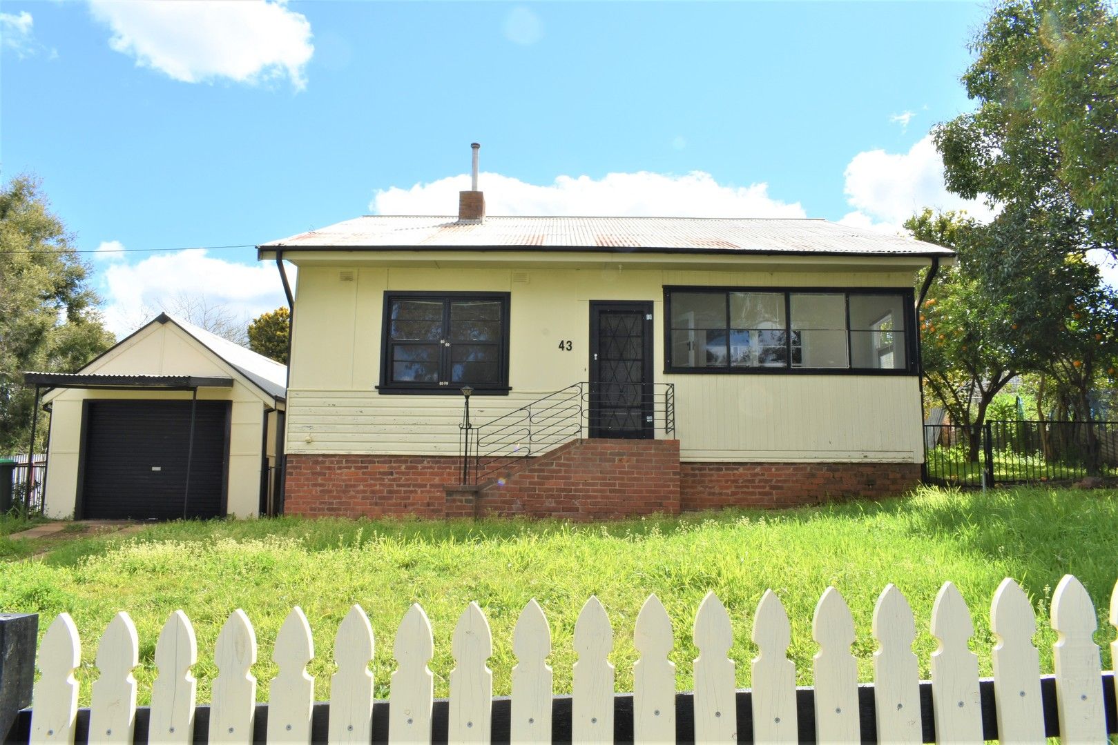 3 bedrooms House in 43 Yass Street YOUNG NSW, 2594