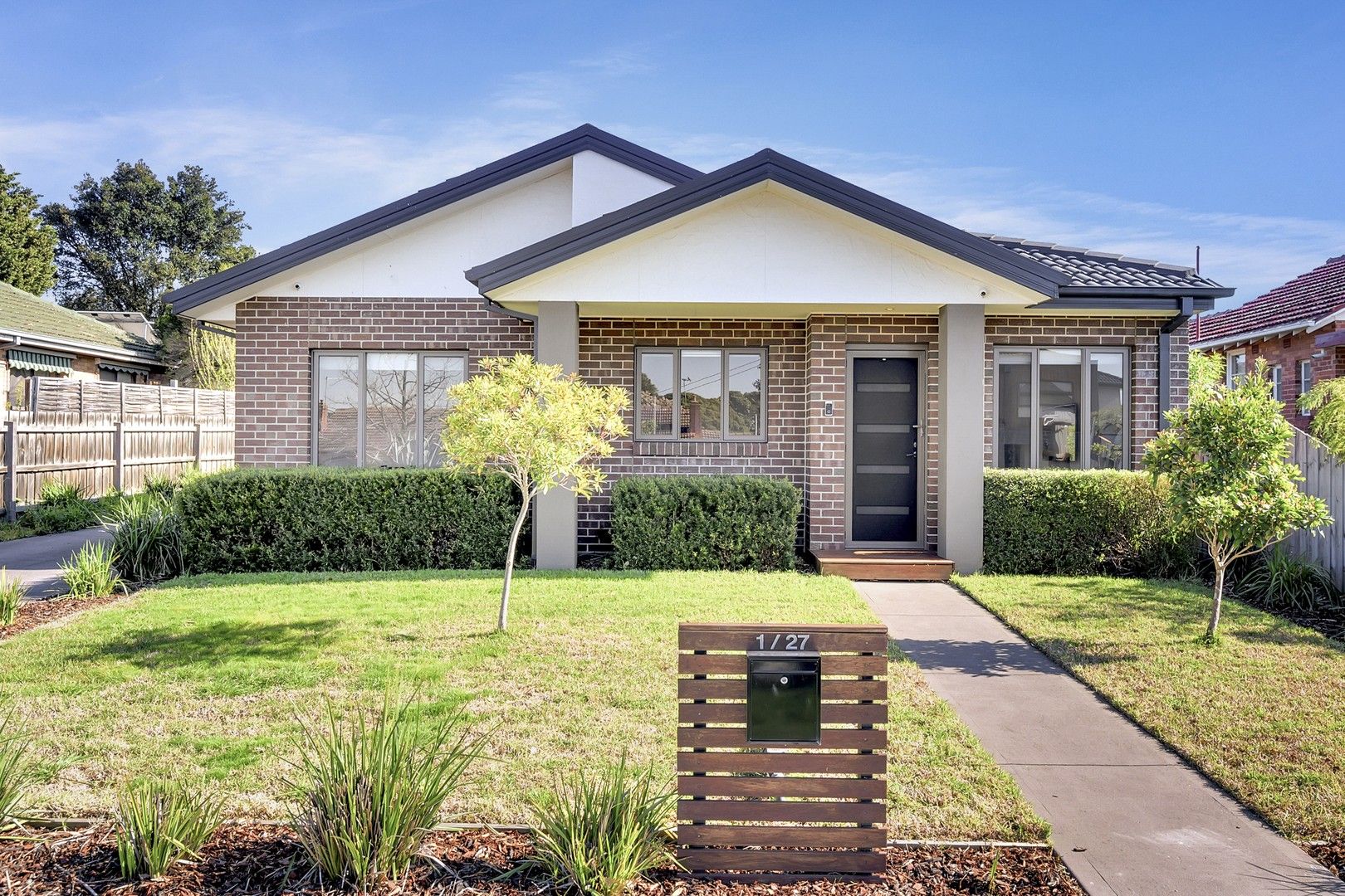 2 bedrooms Apartment / Unit / Flat in 1/27 Lane Crescent RESERVOIR VIC, 3073