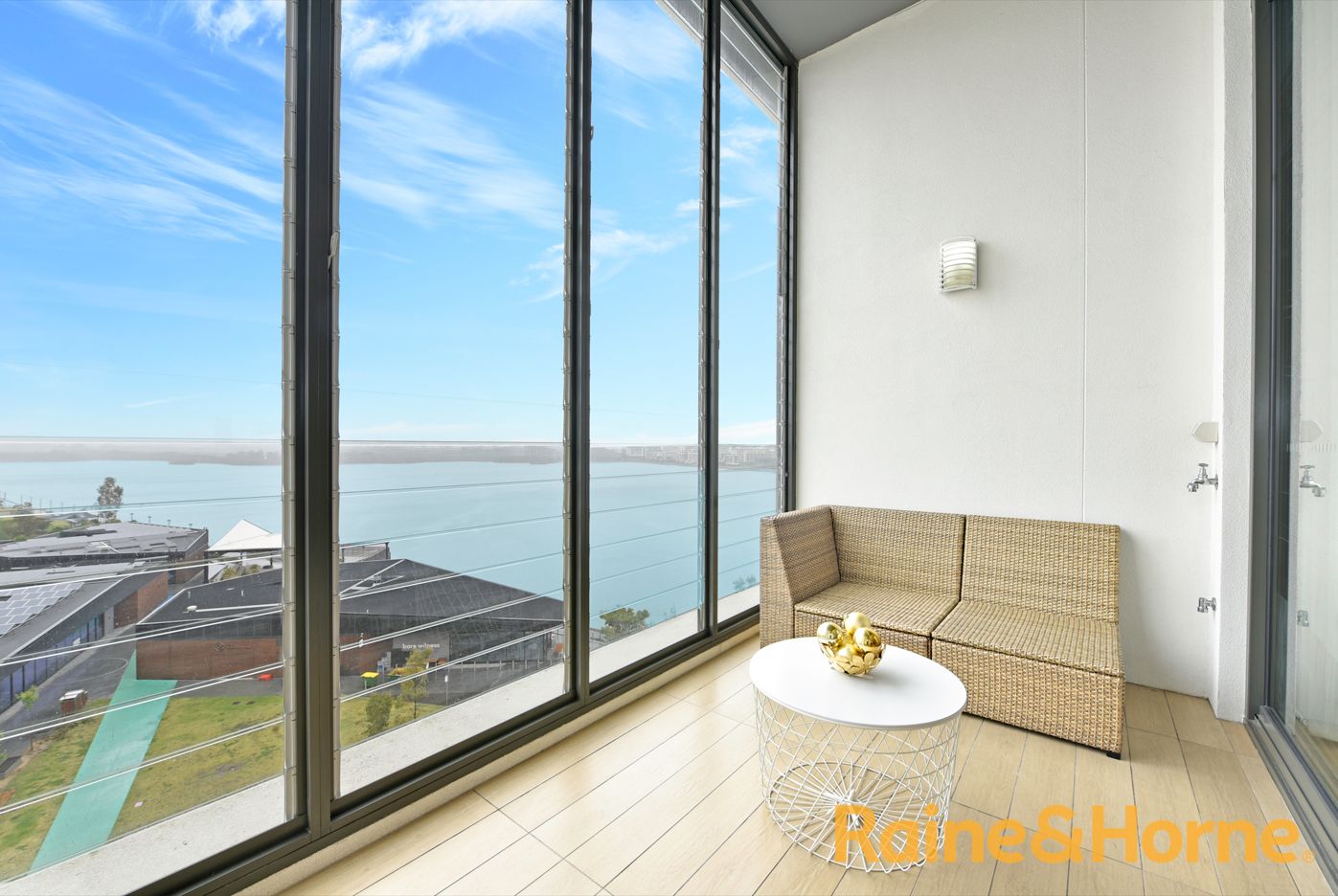 1 bedrooms Apartment / Unit / Flat in 911/7 Gauthorpe Street RHODES NSW, 2138