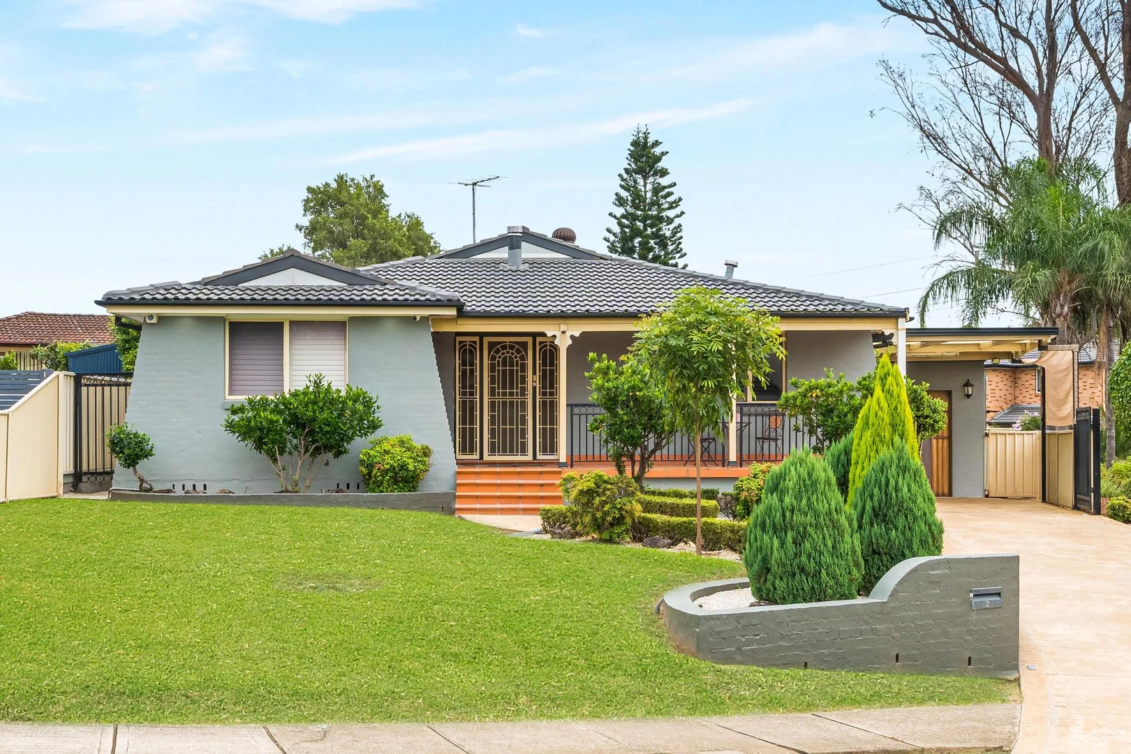 2 Amber Close, Bossley Park NSW 2176