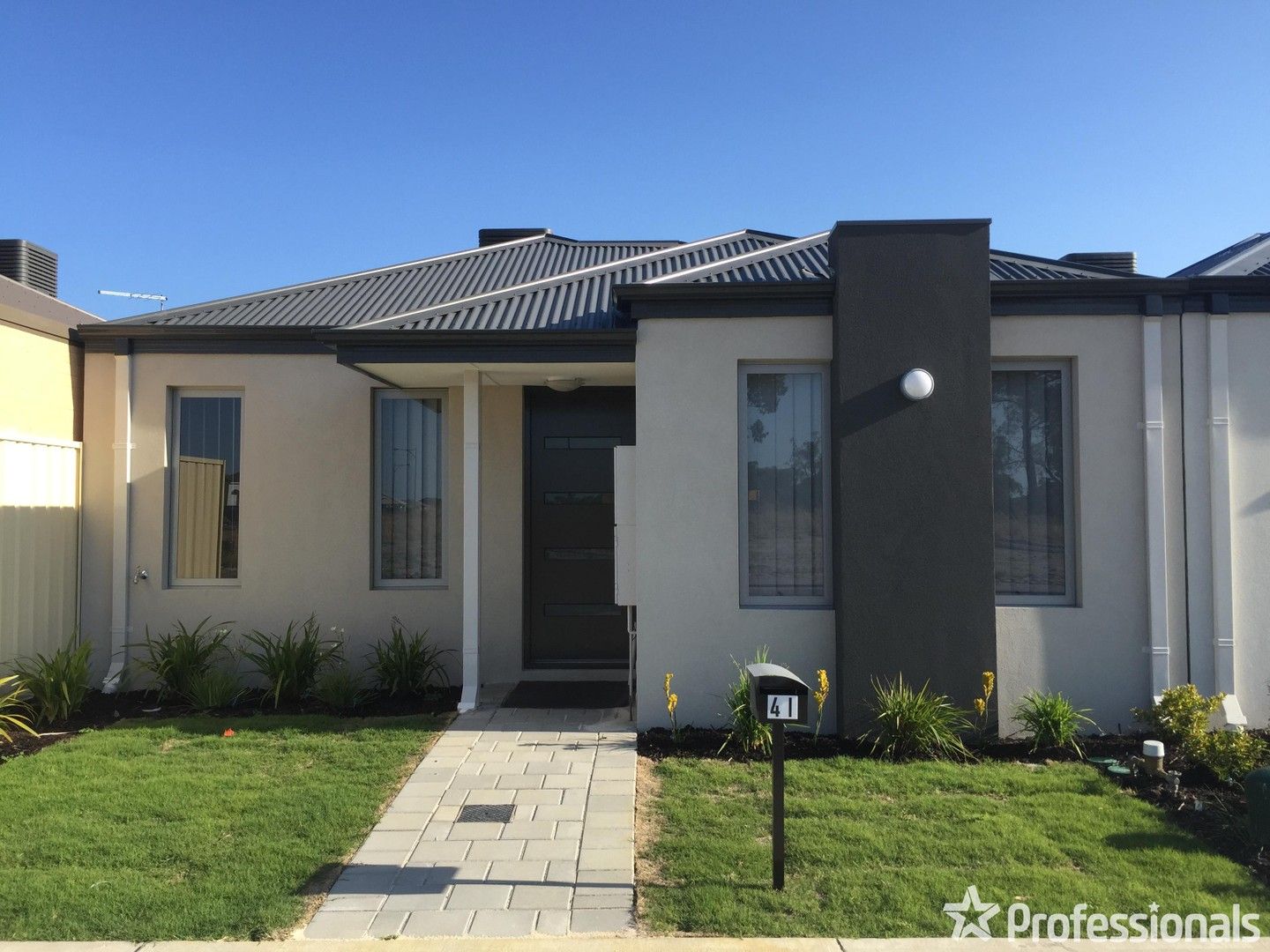 3 bedrooms House in 41 Lazuli Rise WELLARD WA, 6170