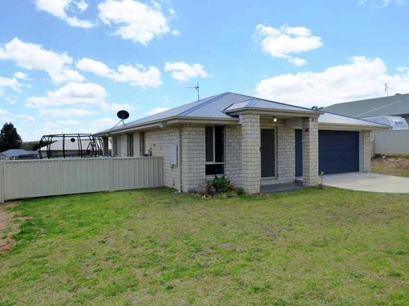 16 Naomi Drive, Crows Nest QLD 4355