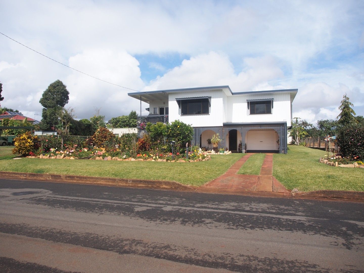 4 bedrooms House in 6 CEVN STREET CHILDERS QLD, 4660