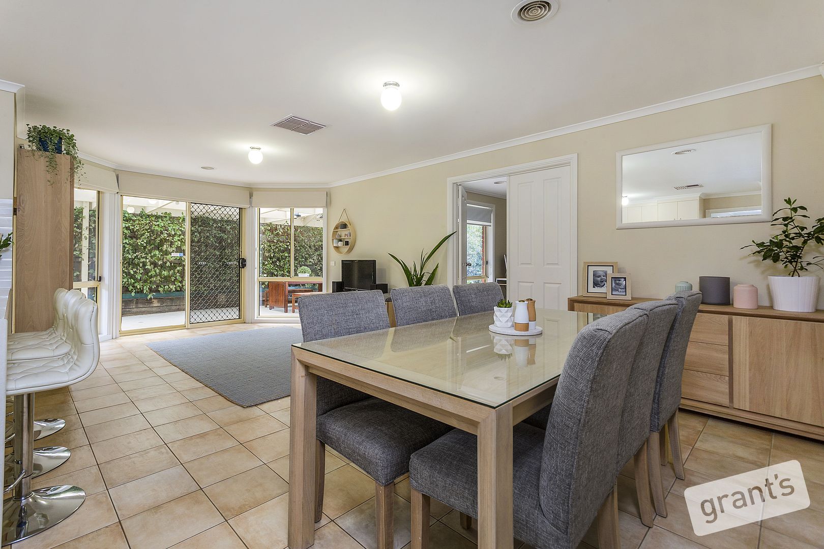 84 Earlsfield Drive, Berwick VIC 3806, Image 2