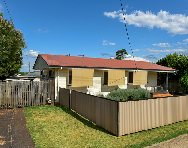 18 Hampton Street, Newtown QLD 4350