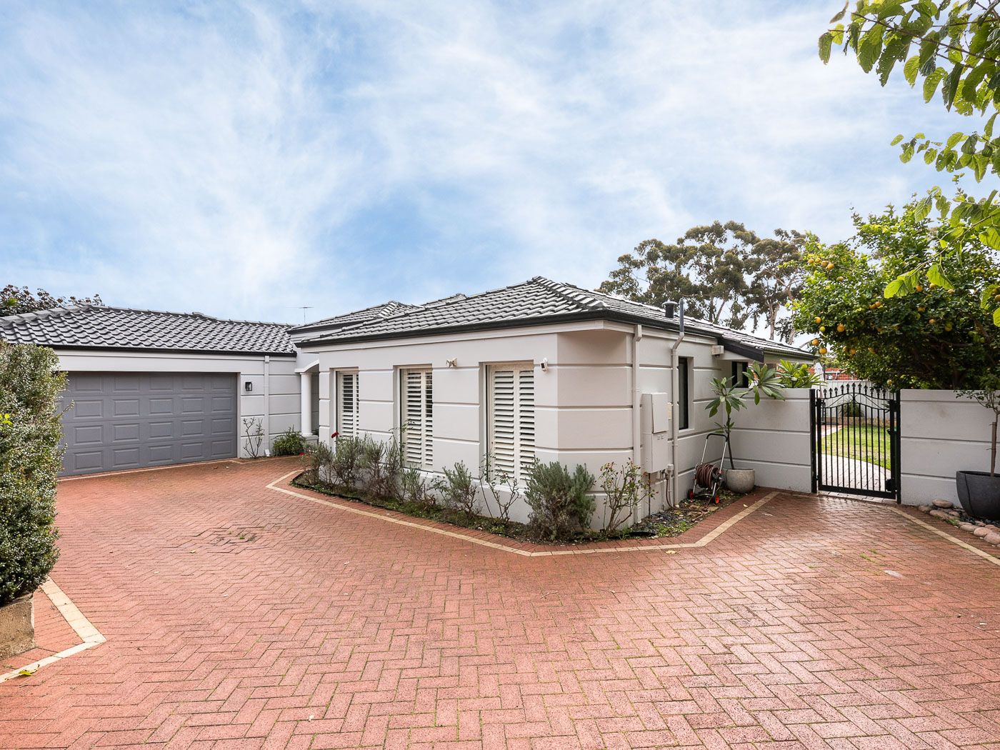 4 bedrooms House in 37A Cleopatra Street PALMYRA WA, 6157