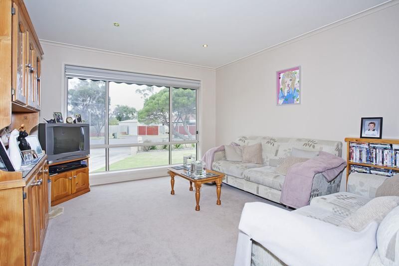 1 Daphne Court, NEWCOMB VIC 3219, Image 2