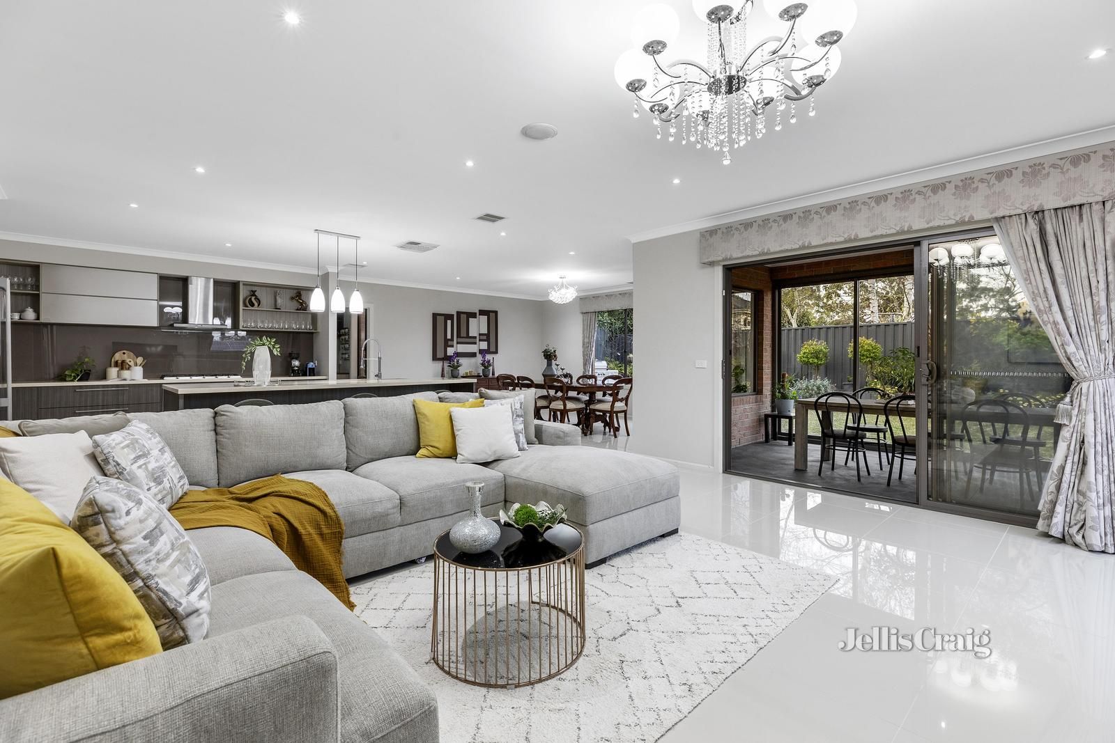 11 Camden Court Glen Waverley VIC 3150 Domain