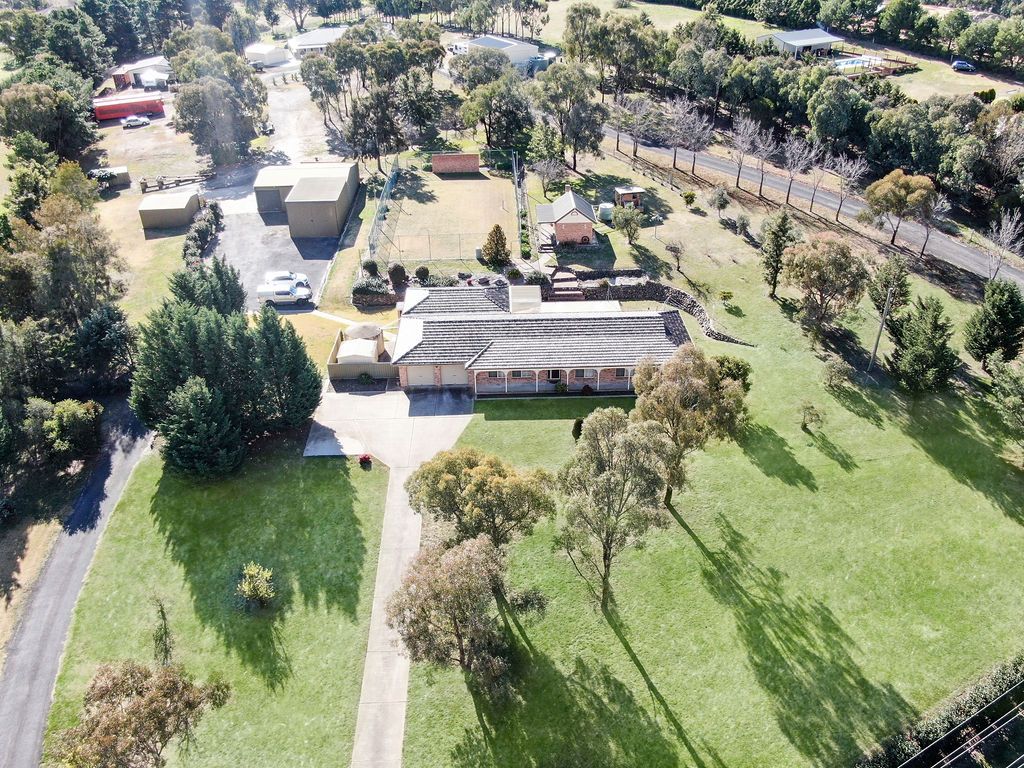 4 bedrooms Acreage / Semi-Rural in 4 Delaware Crescent ROBIN HILL NSW, 2795