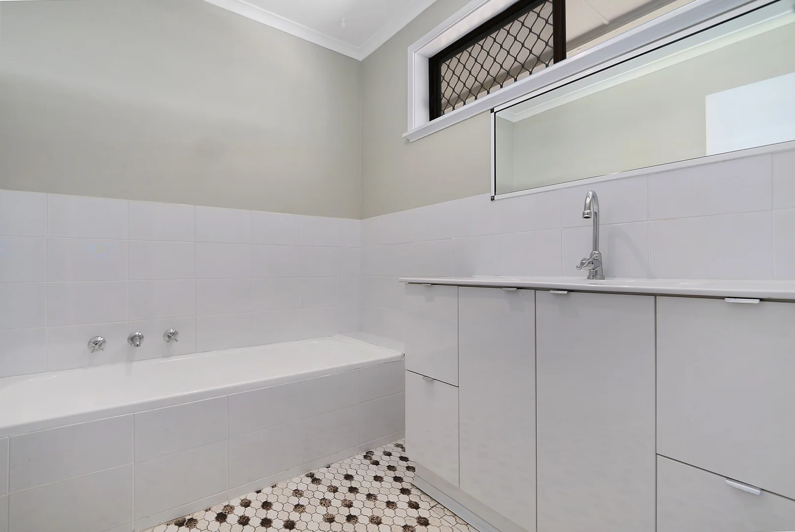 Additional image 8 of 361 Shirleen Crescent, Lavington NSW 2641