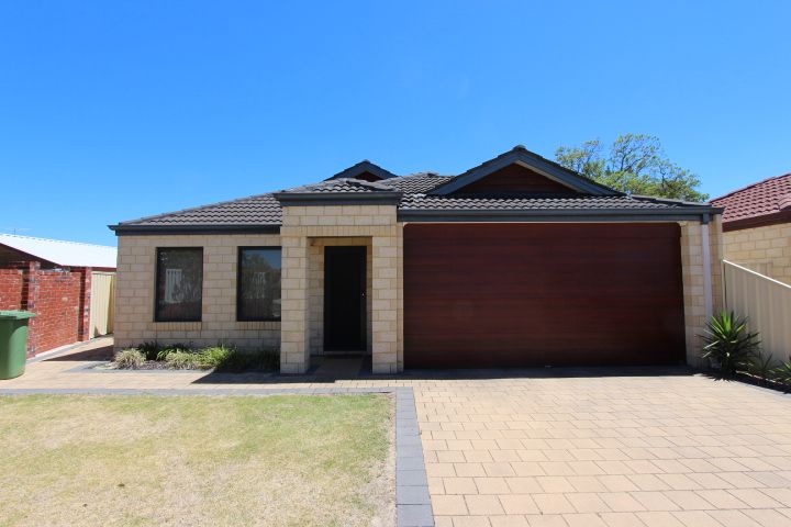 4 bedrooms House in 1/18 Griffin Crescent MANNING WA, 6152