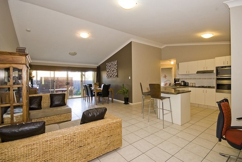 26 St Ives Circuit, Forest Lake QLD 4078, Image 2