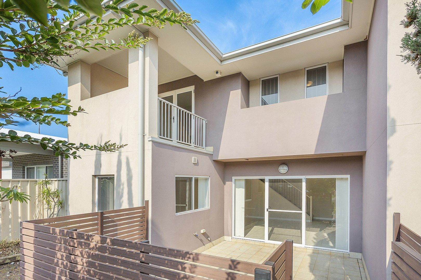 3 bedrooms Townhouse in 3/5 Kirton Rd BELLAMBI NSW, 2518