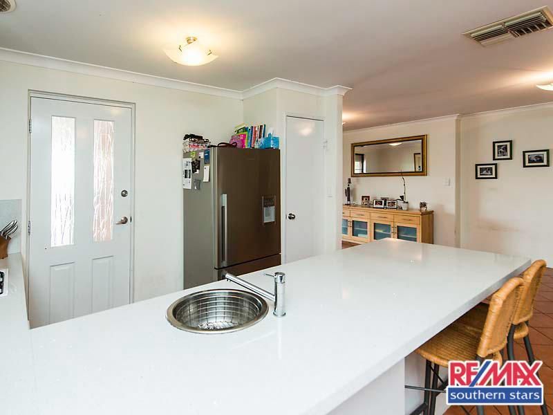 141 Harpenden Street, HUNTINGDALE WA 6110, Image 2