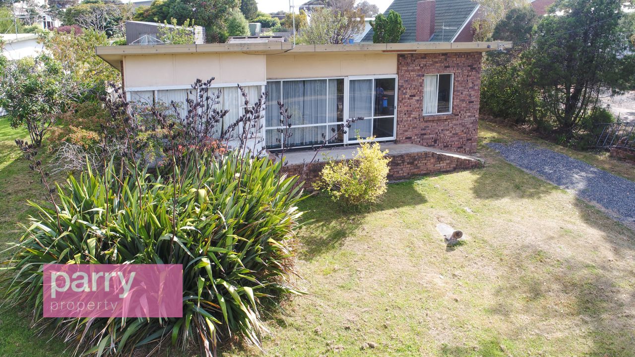 2 Hawley Esplanade, Hawley Beach Property History & Address Research
