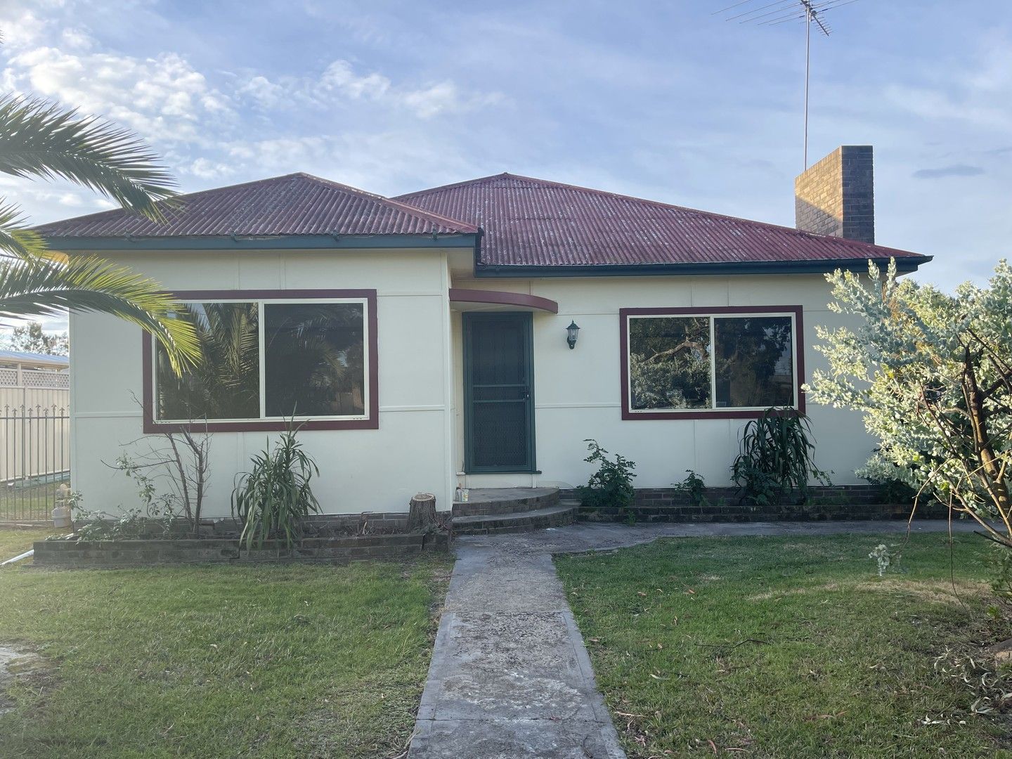 4 bedrooms House in 9 Patterson Street TAHMOOR NSW, 2573