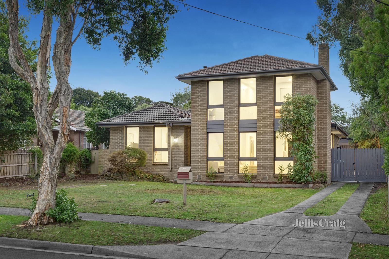 12 lynn drive ferntree gully vic 3156