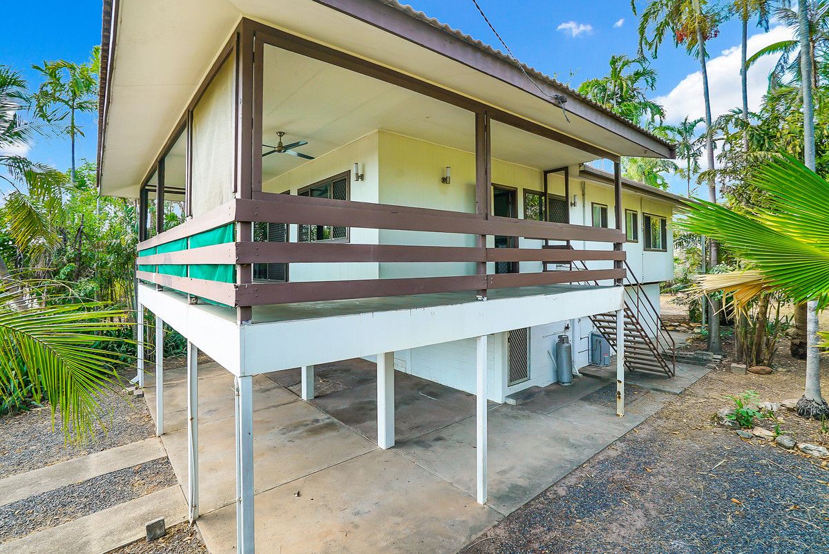 12 Lakeside Drive