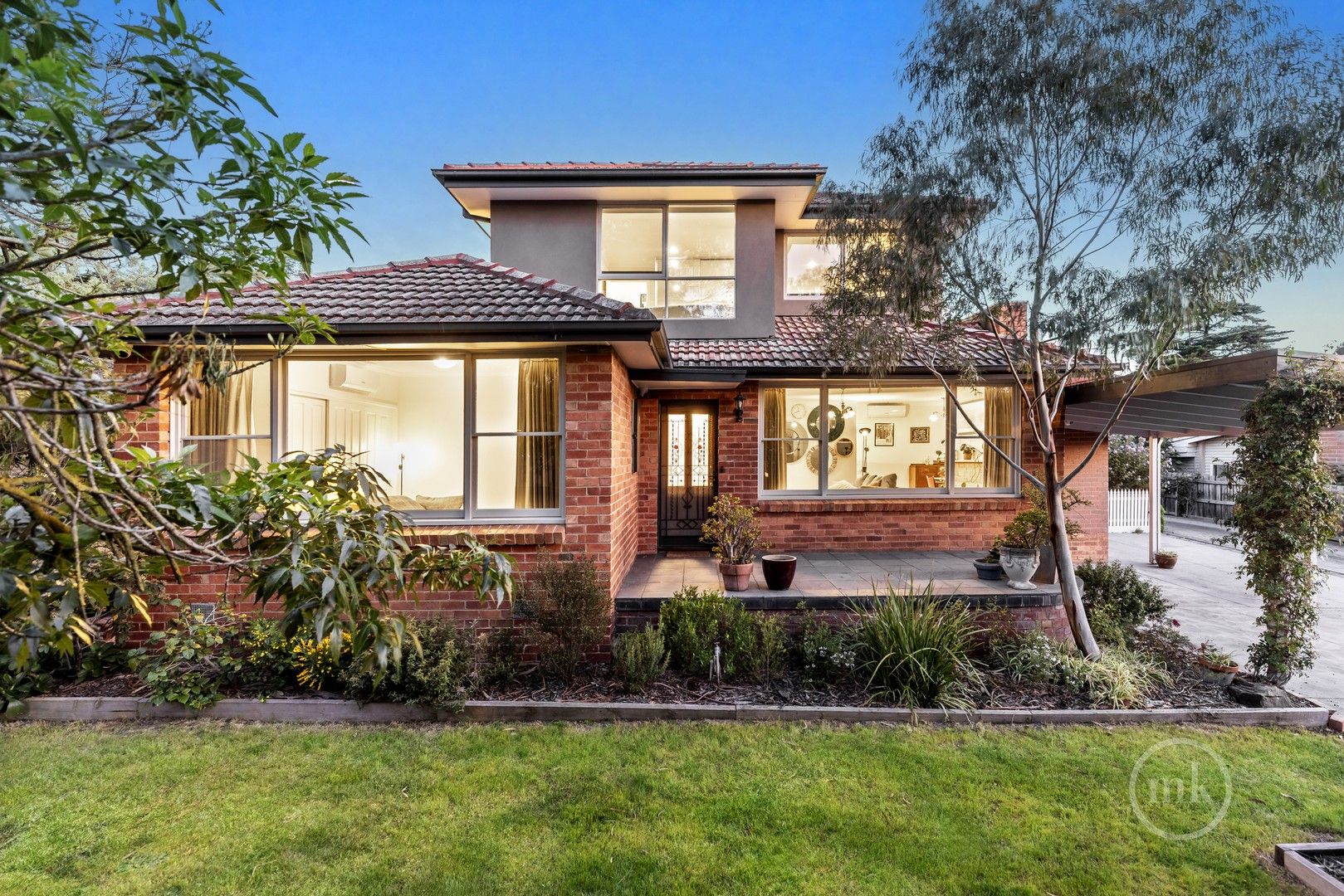 4 bedrooms House in 9 Simmons Court GREENSBOROUGH VIC, 3088