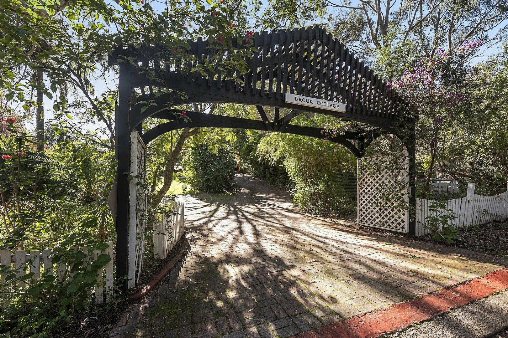 3 bedrooms House in 11 Taylor Road KALAMUNDA WA, 6076