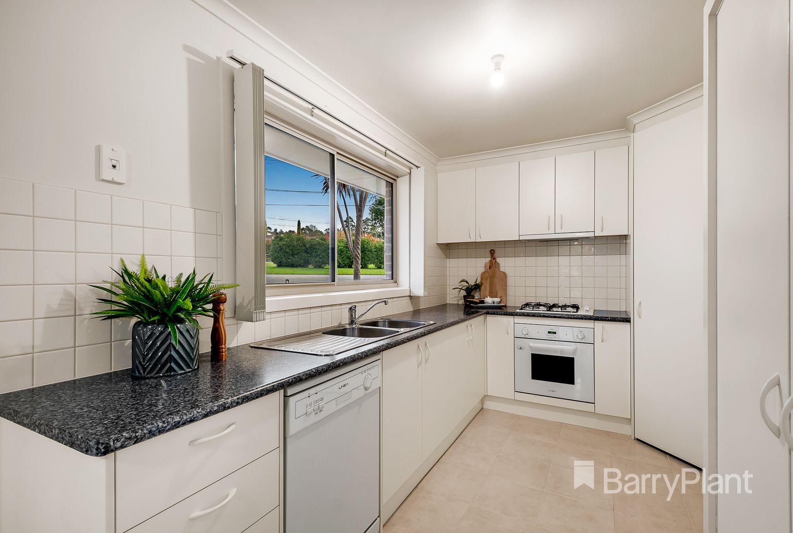 6/32 Deschamps Street, Lilydale VIC 3140, Image 2