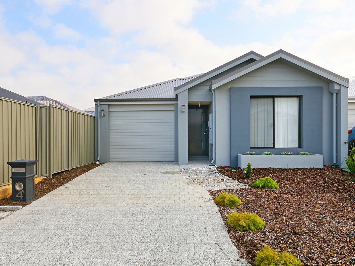 3 bedrooms House in 4 Telopea Way PIARA WATERS WA, 6112