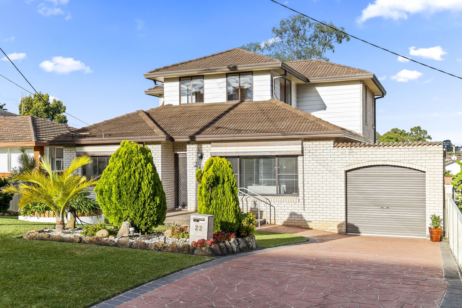 5 bedrooms House in 22 Maunder Avenue GIRRAWEEN NSW, 2145