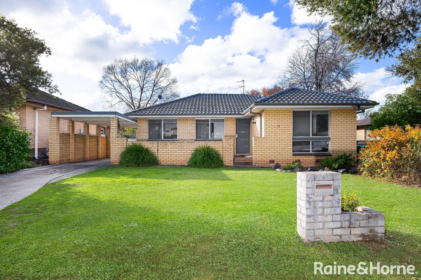 15 Cooinbil Crescent, Kooringal NSW 2650, Image 0