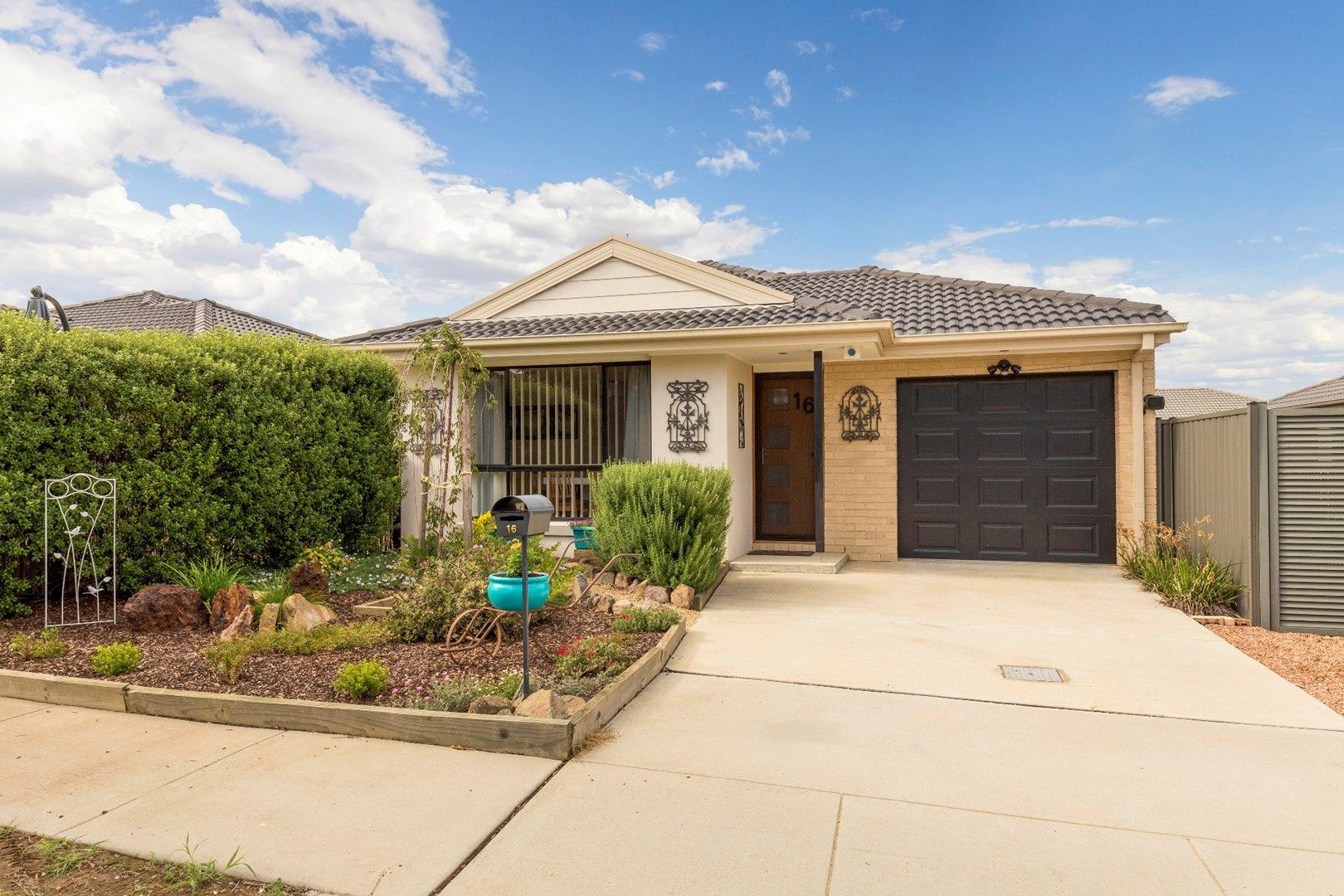 3 bedrooms House in 16 Hesba Brinsmead Street FRANKLIN ACT, 2913