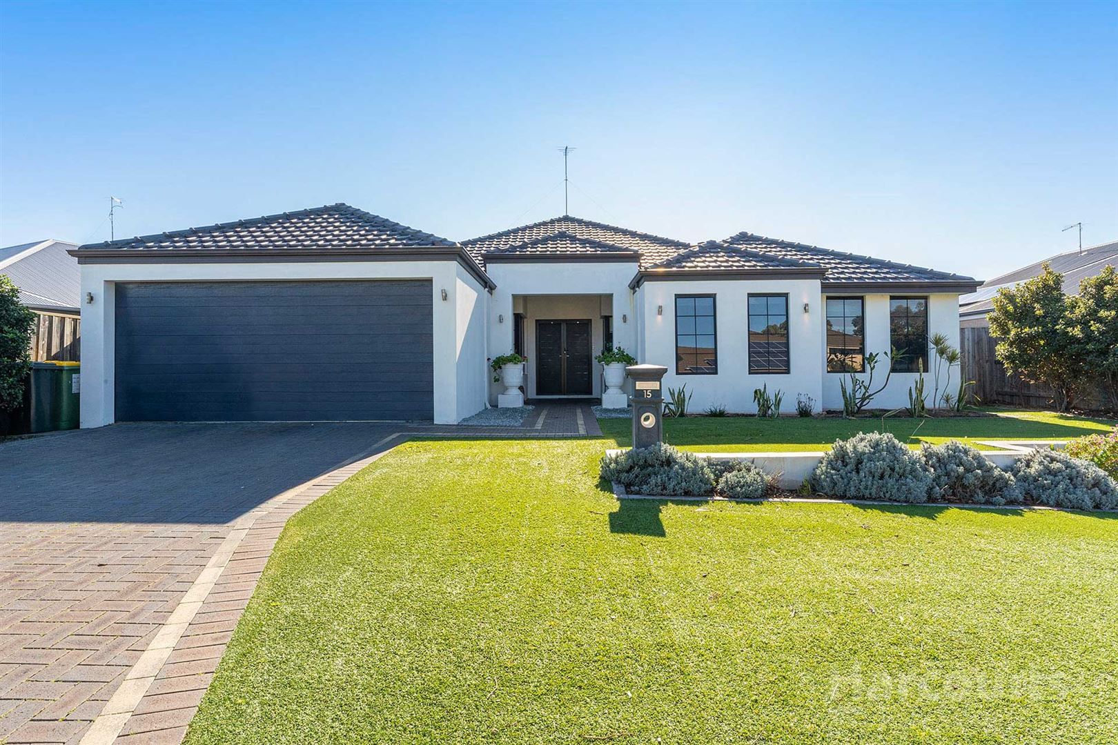 4 bedrooms House in 15 Varia Way HALLS HEAD WA, 6210