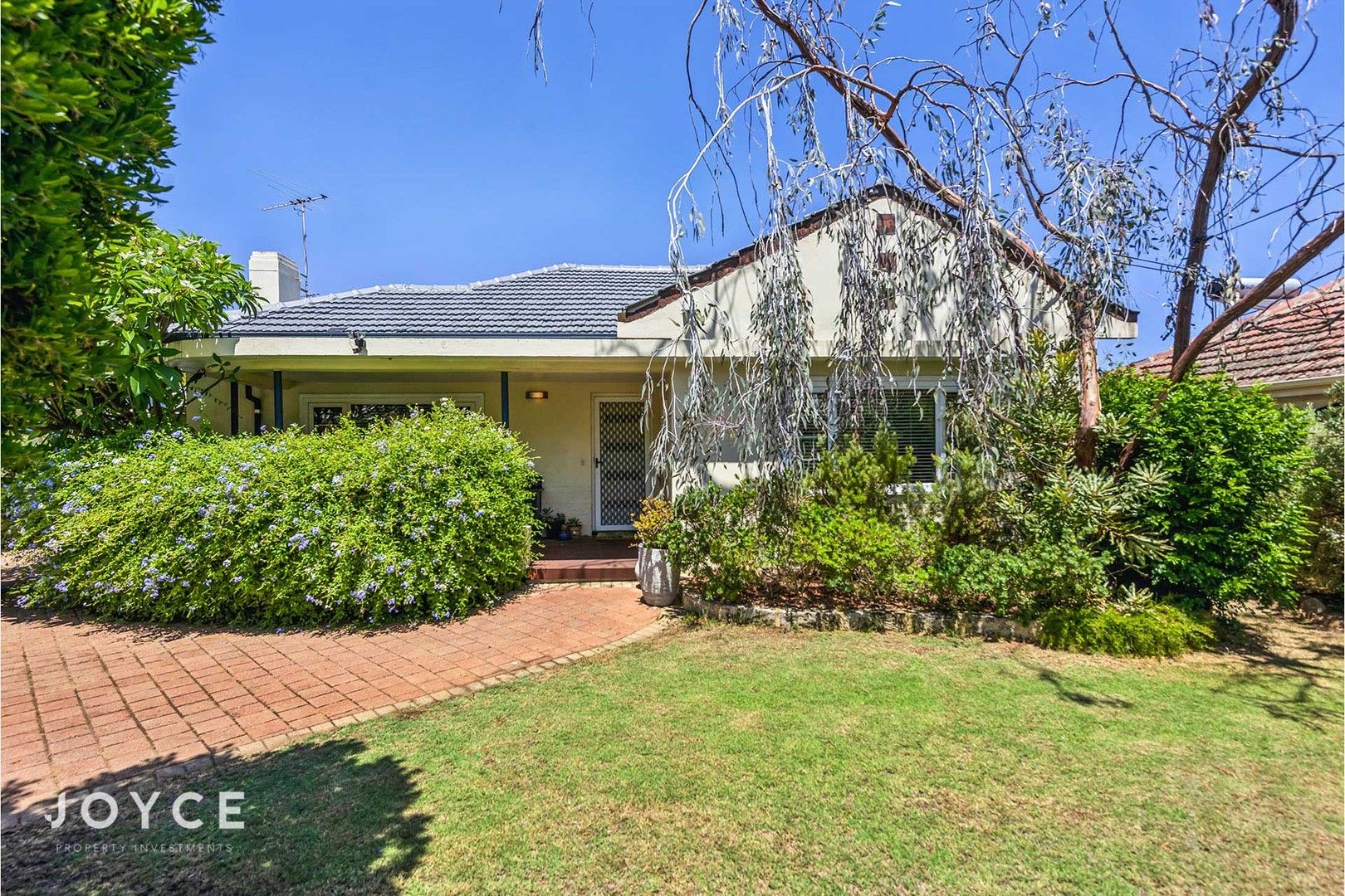 4 bedrooms House in 225 St Brigids Terrace DOUBLEVIEW WA, 6018