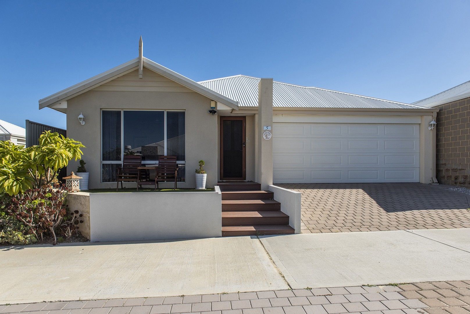 4 bedrooms House in 5 Commodore Ave CLARKSON WA, 6030