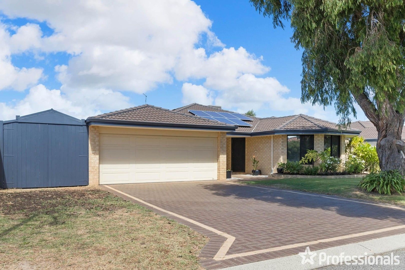 4 bedrooms House in 22 La Estrada Way PORT KENNEDY WA, 6172