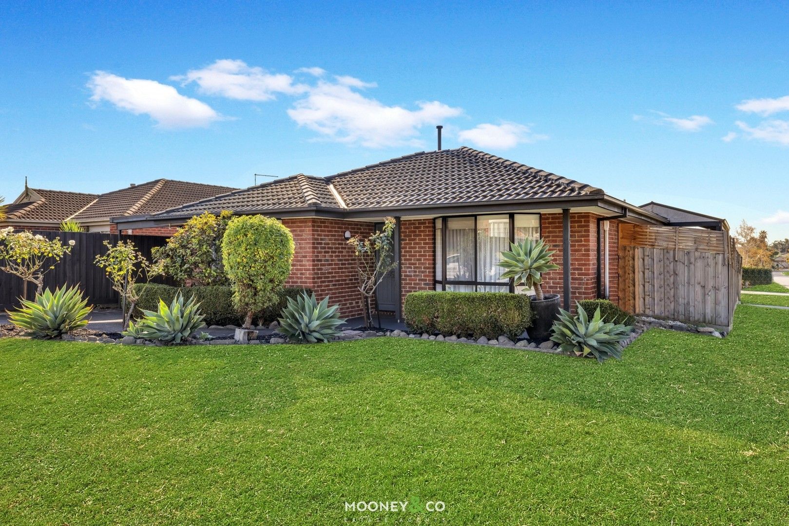 19 Broome Crescent, Cranbourne North VIC 3977, Image 0