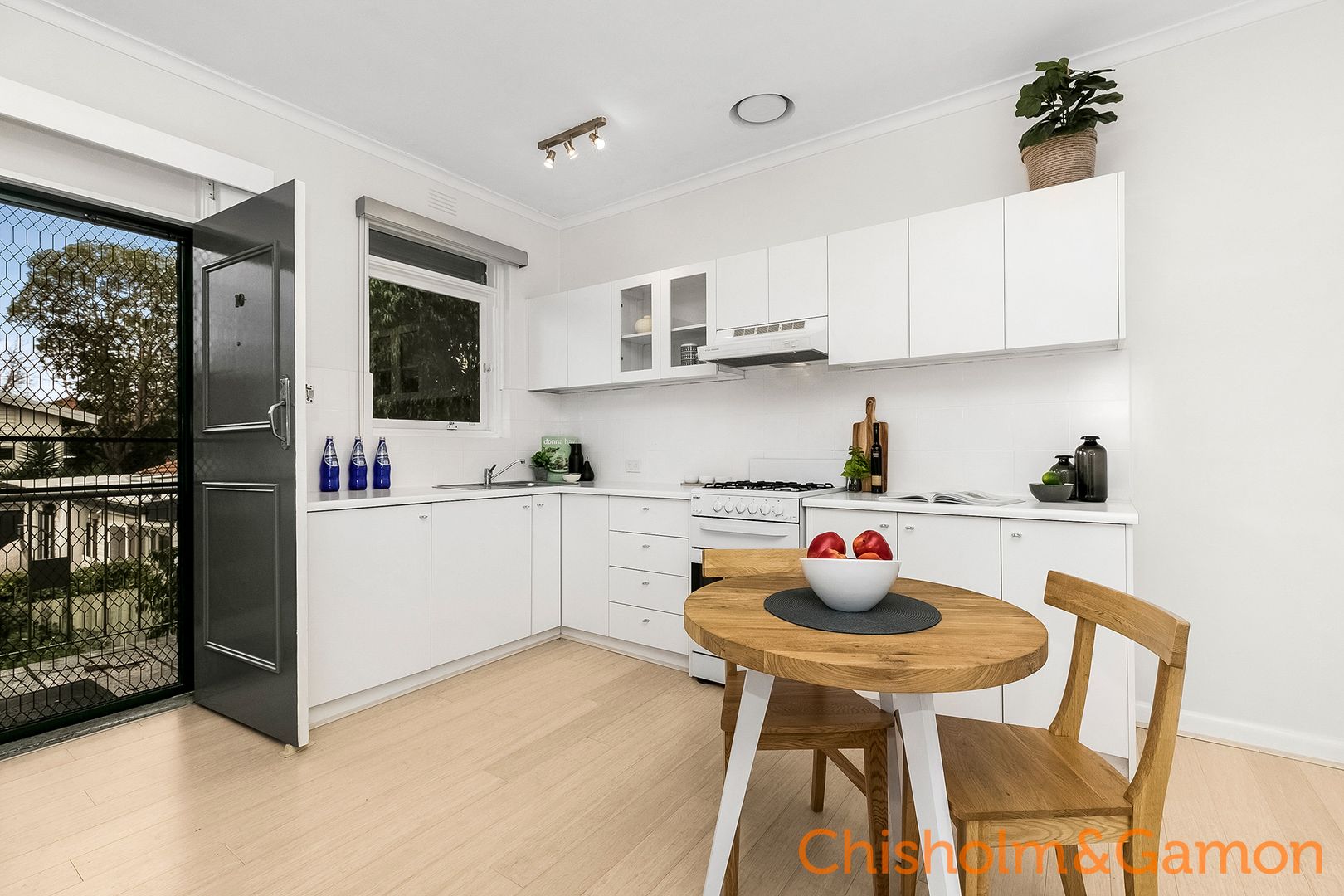 10/4 Poets Grove, Elwood VIC 3184, Image 2