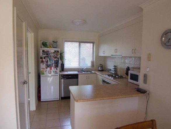 2/112 Neale Street, Flora Hill VIC 3550, Image 1