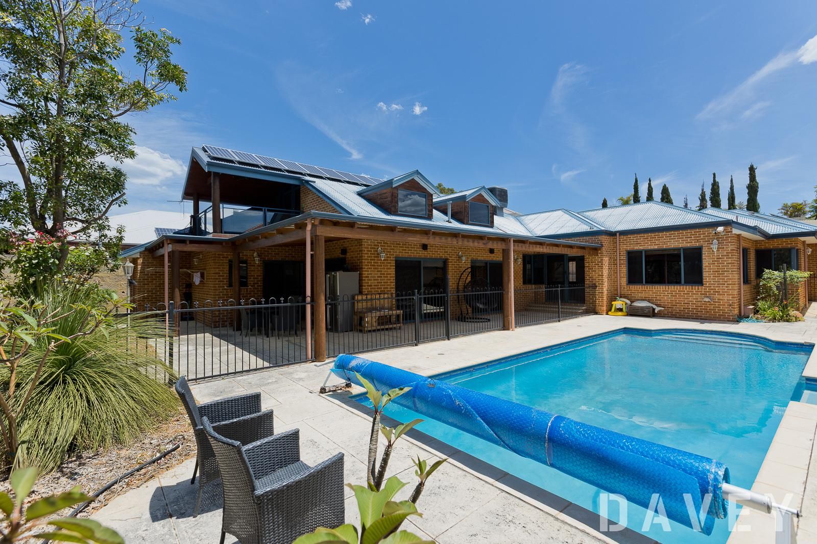 4 bedrooms House in 11 Hula Cove JOONDALUP WA, 6027